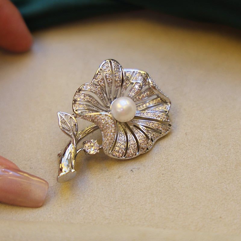 Ghim Cài Áo Ngọc Trai Tự Nhiên Kiểu Dáng Lá Sen Vàng Golden Lotus Leaf MADAME HIEN PEARLS Cho Nữ PKC036