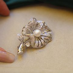 Ghim Cài Áo Ngọc Trai Tự Nhiên Kiểu Dáng Lá Sen Vàng Golden Lotus Leaf MADAME HIEN PEARLS Cho Nữ PKC036