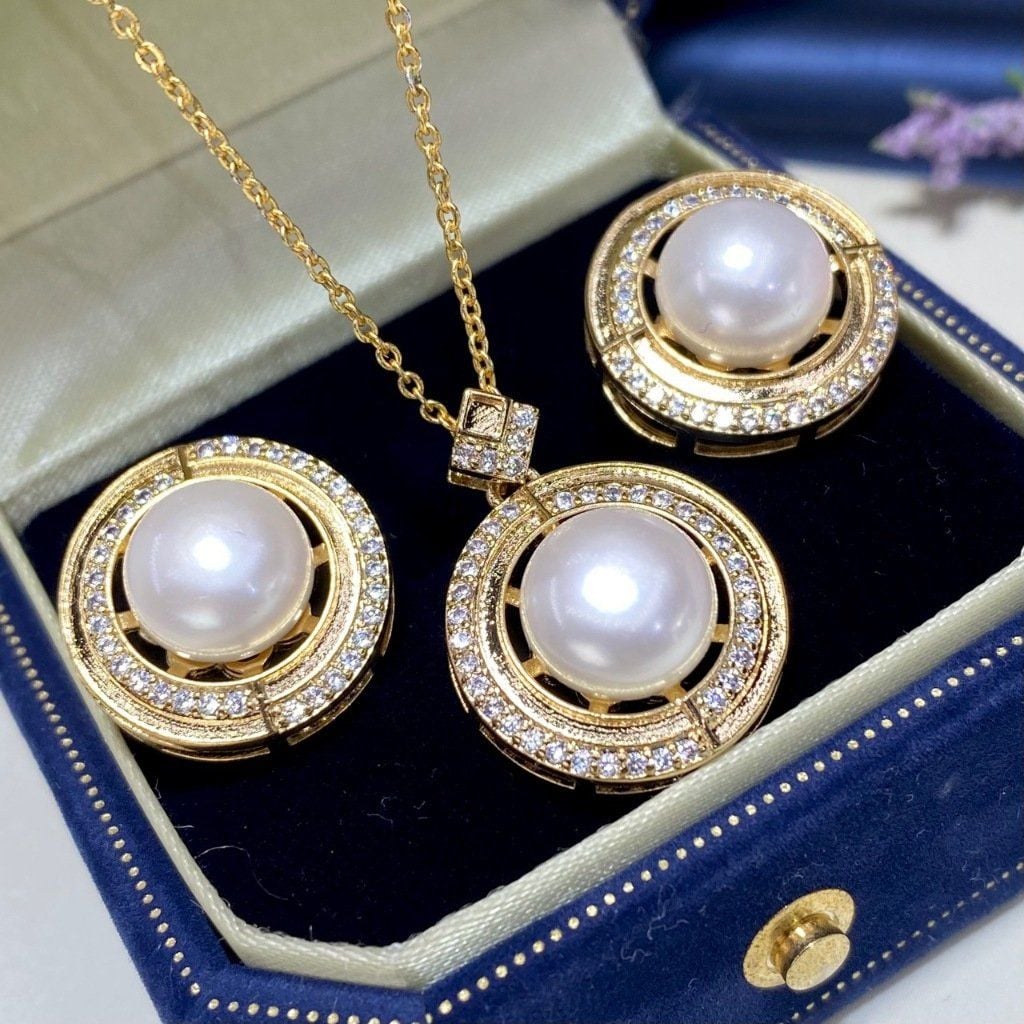 Bộ Trang Sức Ngọc Trai Thật Tự Nhiên Size Lớn 10-11mm, Viền Vàng Đính Đá Cao Cấp - Ngọc trai Giá Sỉ Phú Quốc MADAME HIEN PEARLS SPS124