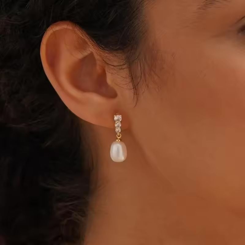 Bông Tai Ngọc Trai Tự Nhiên Kiểu Dáng Cơ Bản Đính Dãy 3 Hạt Zircon MADAME HIEN PEARLS Thời Trang Nữ BTG074