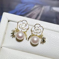 Bông Tai Ngọc Trai Tự Nhiên Mặt Hoa Trà Xinh Xắn MADAME HIEN PEARLS Cho Nữ BTN299