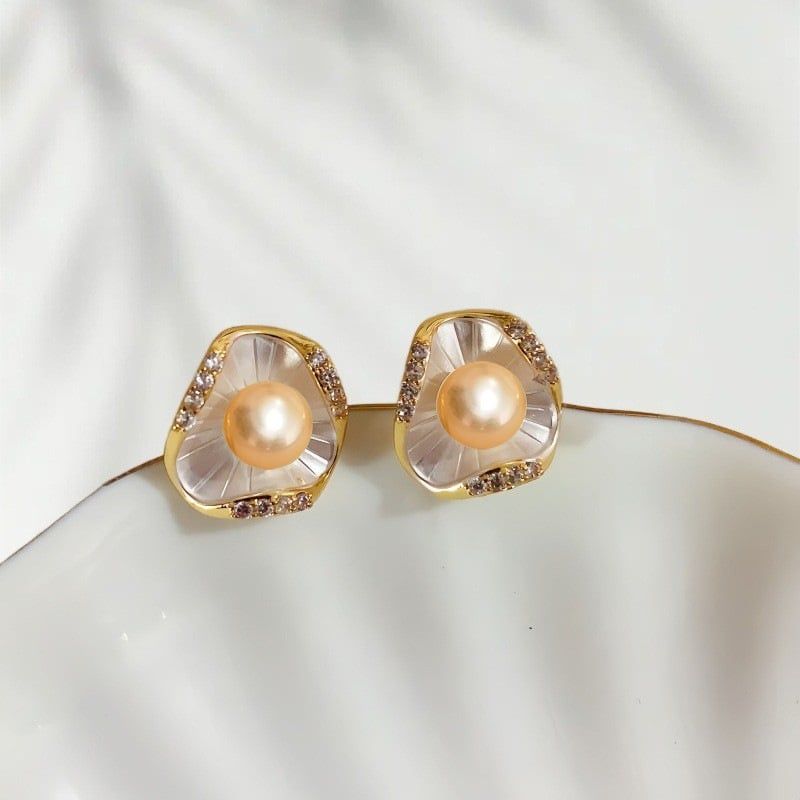 Bông Tai Ngọc Trai Tự Nhiên Mặt Hoa 3D 3 Cánh Lạ Mắt Xinh Xắn MADAME HIEN PEARLS Cho Nữ BTN301