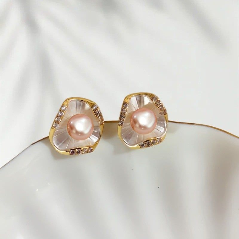 Bông Tai Ngọc Trai Tự Nhiên Mặt Hoa 3D 3 Cánh Lạ Mắt Xinh Xắn MADAME HIEN PEARLS Cho Nữ BTN301