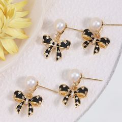 Bông Tai Ngọc Trai Tự Nhiên Mặt Nơ Đen Cổ Điển MADAME HIEN PEARLS Cho Nữ BTN303