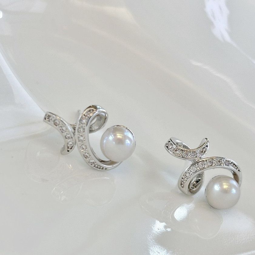 Hoa Tai Ngọc Trai Tự Nhiên Kiểu Dáng Hiện Đại Trang Sức Nữ Dễ Thương Quà Tặng Ý Nghĩa MADAME HIEN PEARLS BTN315