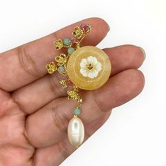 Trâm Cài Áo MADAME HIEN PEARLS Ghim Cài Hình Hoa Đào Đính Hạt Trai Tự Nhiên Phối Tua PKC004