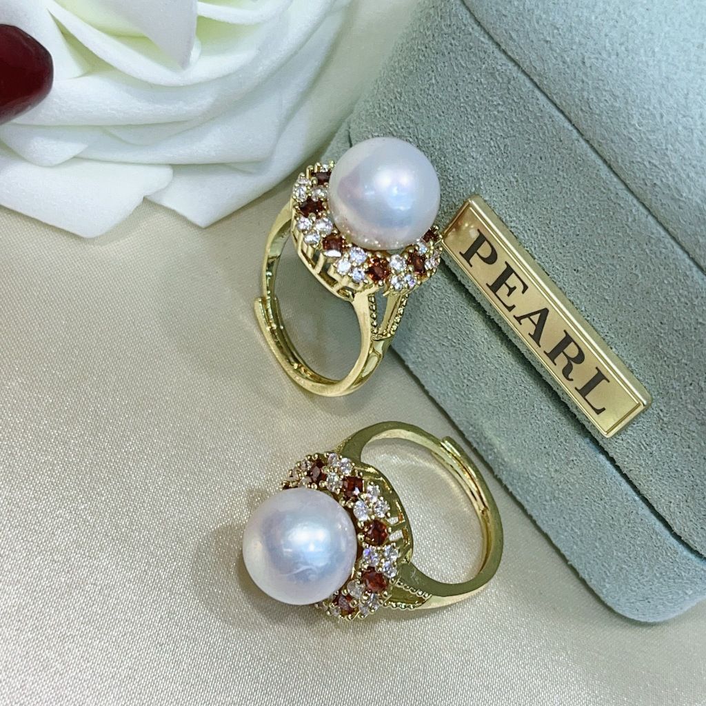 Nhẫn Ngọc Trai Tự Nhiên Size Lớn 11-12mm Kiểu Hoa Đính Đá Garnet & Zirconia Mạ Vàng 18K Trang Sức Cao Cấp MADAME HIEN PEARLS Cho Nữ NN151