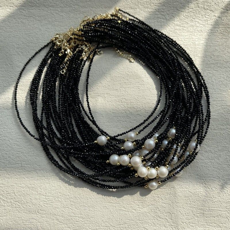 Dây Chuyền Đá Spinel Đen Đính 1 Hạt Ngọc Trai Tối Giản MADAME HIEN PEARLS Cho Nữ MT055