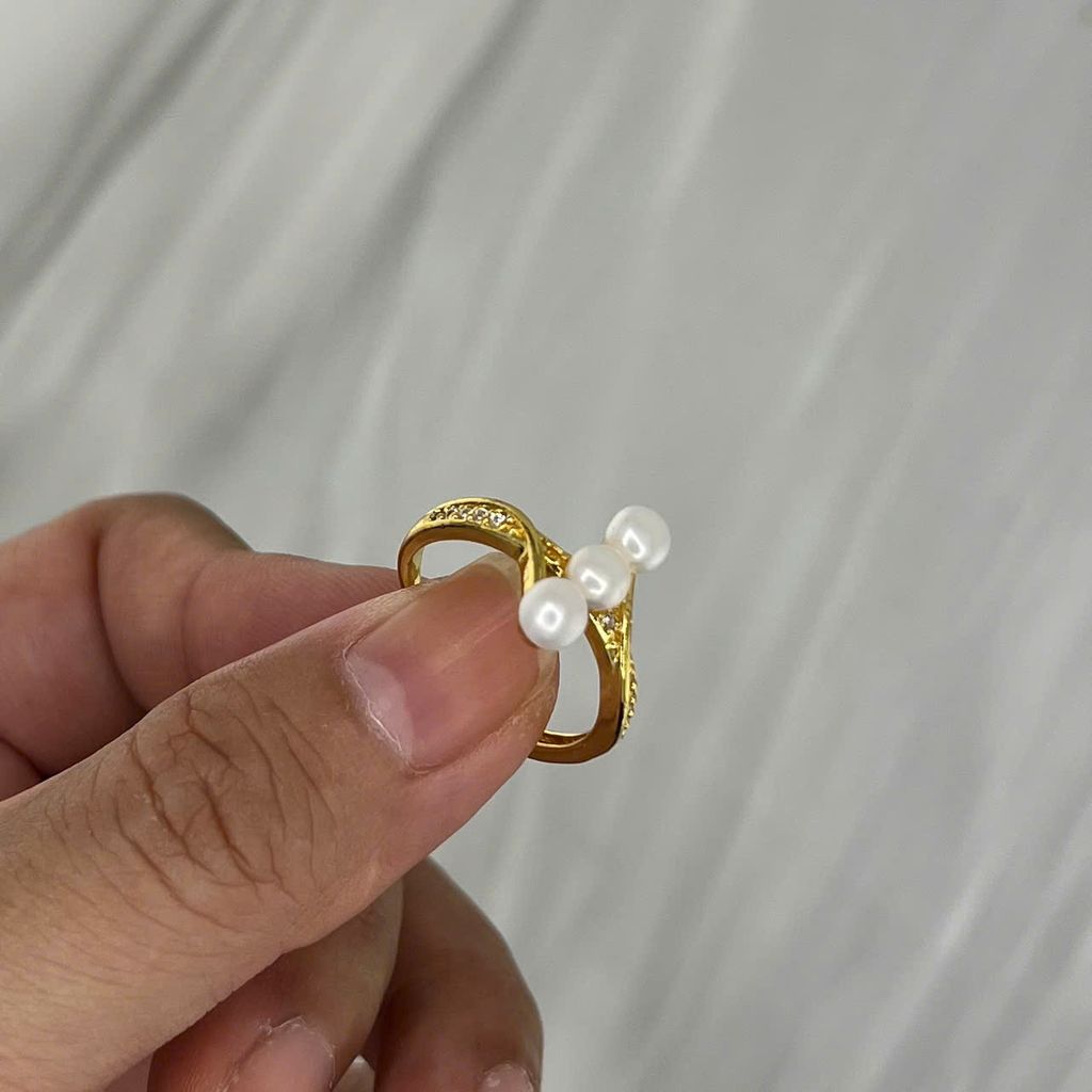 Nhẫn 3 Hạt Ngọc Trai Tự Nhiên Dáng Mở Đính Đá Zirconia Mạ Vàng 18K Trang Sức Thiết Kế Thanh Lịch MADAME HIEN PEARLS NN150