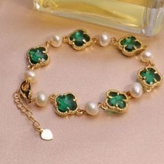 Vòng Tay Ngọc Trai Nước Ngọt Mặt Phối Đá Màu Ngọc Bích 4 Lá May Mắn Viền Vàng MADAME HIEN PEARLS VTT023