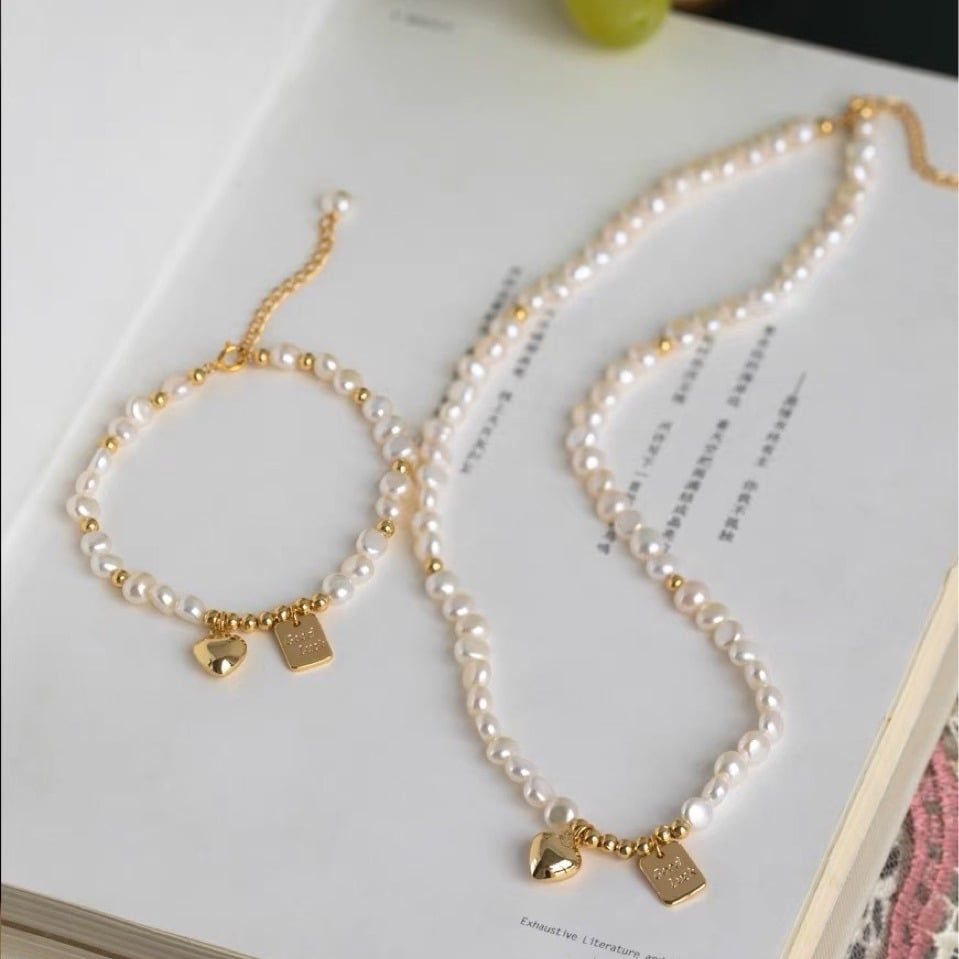 Vòng Cổ Ngọc Trai Baroque Tự Nhiên Mặt Tua Rua Trái Tim và Tấm Thẻ Good Luck MADAME HIEN PEARLS Unisex Nam Nữ CB051
