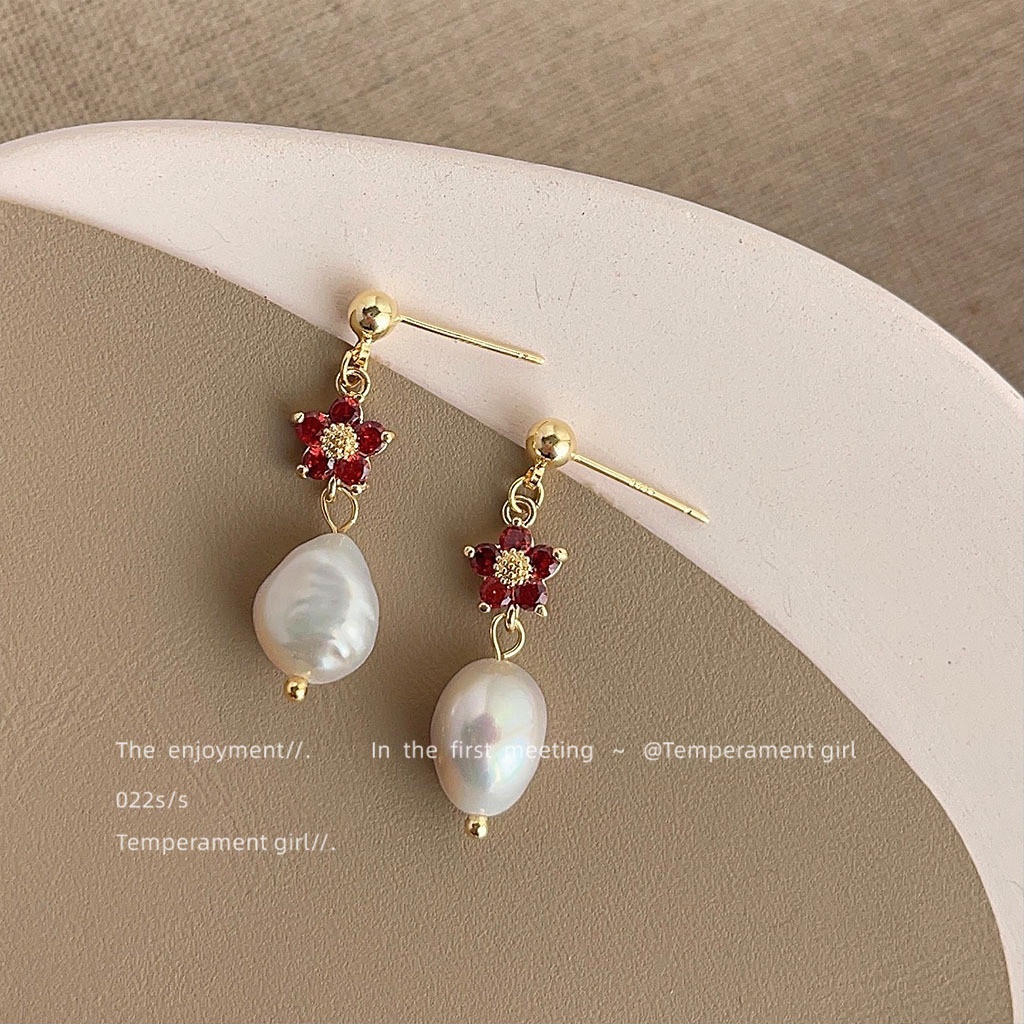 Bông tai Ngọc Trai Tự Nhiên Kiểu Baroque Kết Hợp Đá Ruby Đỏ Tạo Hình Hoa 5 Cánh Quà Tặng Trang Sức Nữ Cao Cấp MADAME HIEN PEARLS BTB133