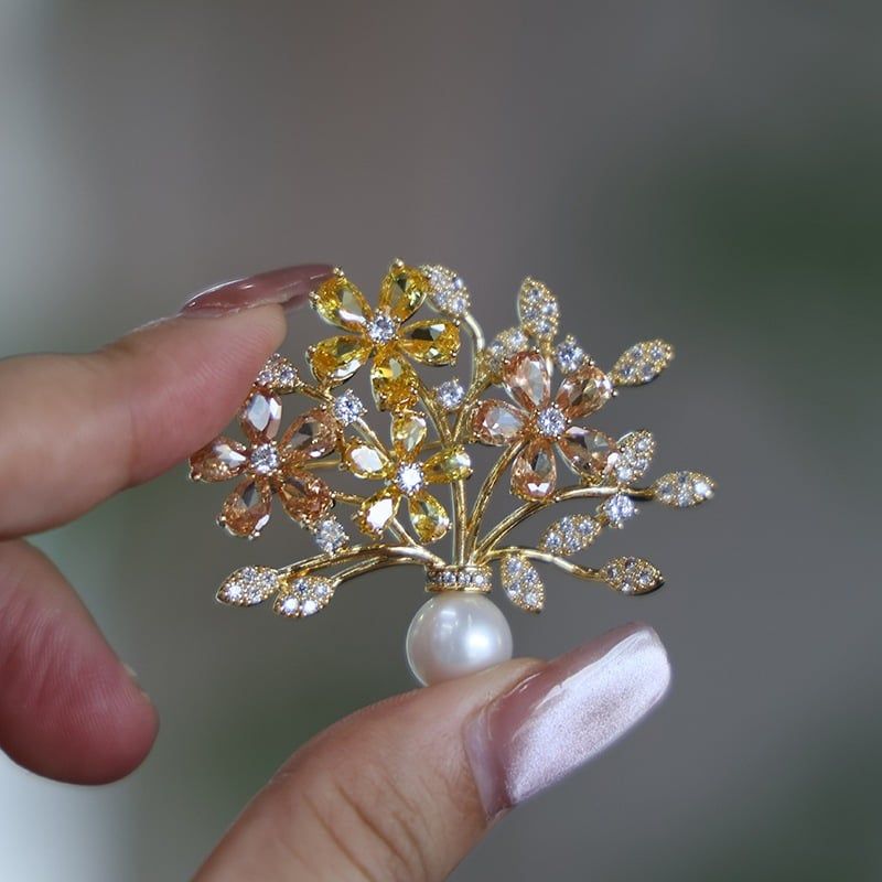 Ghim Trâm Cài Áo Lọ Hoa Đính Hạt Ngọc Trai Tự Nhiên MADAME HIEN PEARLS Cho Nữ PKC050