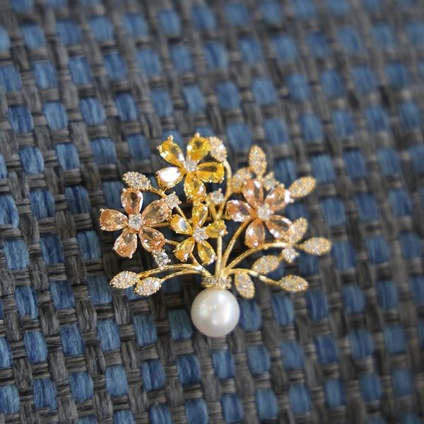 Ghim Trâm Cài Áo Lọ Hoa Đính Hạt Ngọc Trai Tự Nhiên MADAME HIEN PEARLS Cho Nữ PKC050