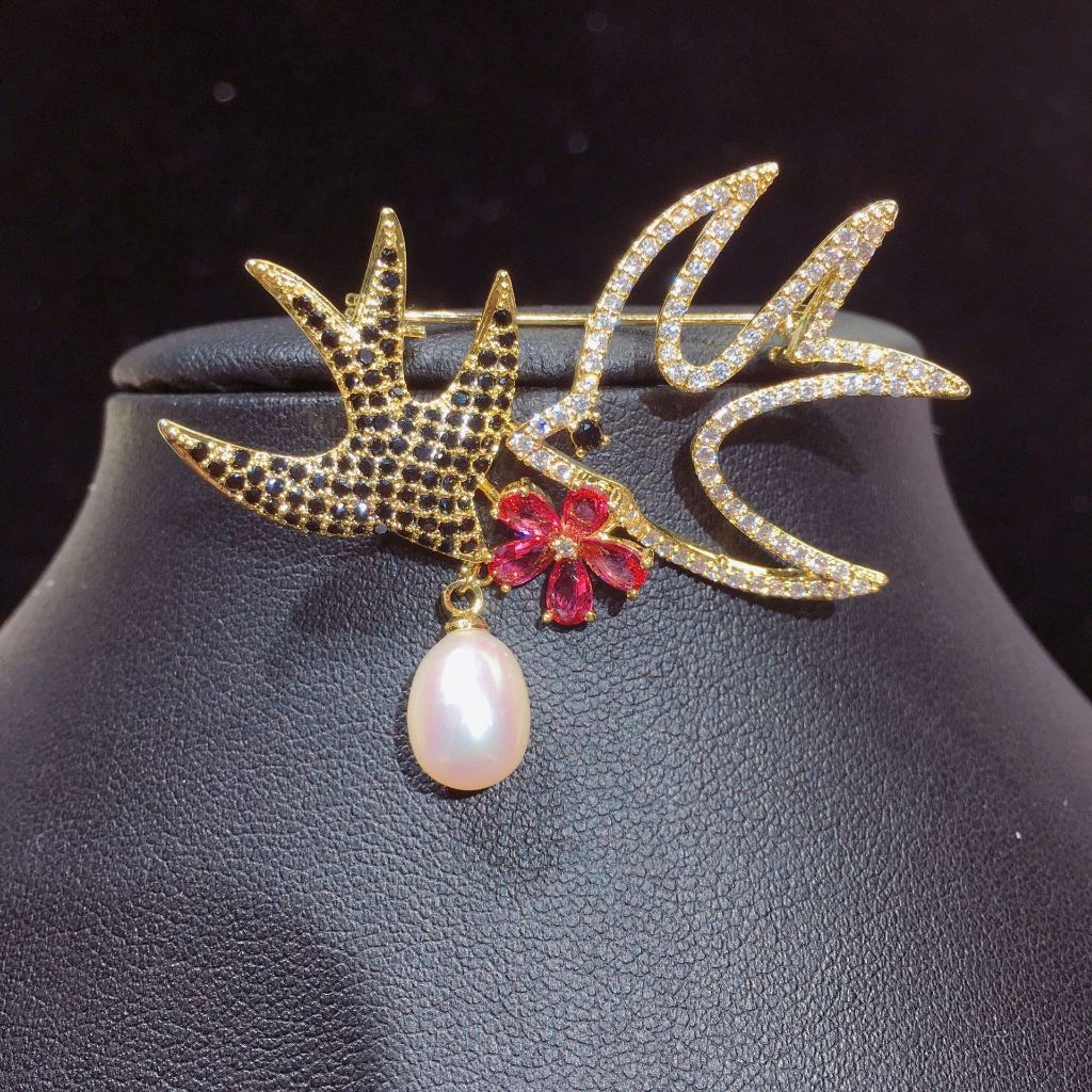 Ghim Trâm Cài Áo Én Báo Xuân Đính Ngọc Trai Tự Nhiên MADAME HIEN PEARLS Cho Nữ PKC051