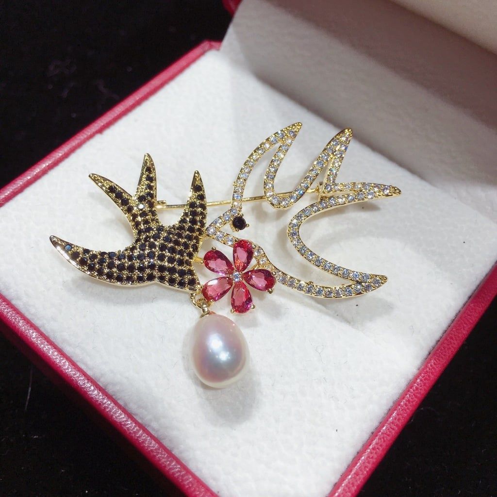 Ghim Trâm Cài Áo Én Báo Xuân Đính Ngọc Trai Tự Nhiên MADAME HIEN PEARLS Cho Nữ PKC051