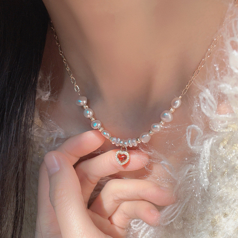 Designer Jewelry Dây Chuyền Ngọc Trai Baroque Tự Nhiên Mặt Trái Tim Barlow Đỏ Huyết Cổ Điển MADAME HIEN PEARLS Cho Nữ MB042