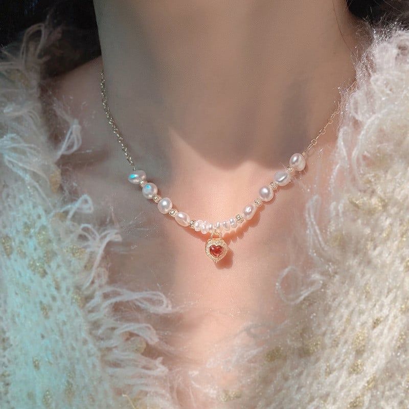 Designer Jewelry Dây Chuyền Ngọc Trai Baroque Tự Nhiên Mặt Trái Tim Barlow Đỏ Huyết Cổ Điển MADAME HIEN PEARLS Cho Nữ MB042