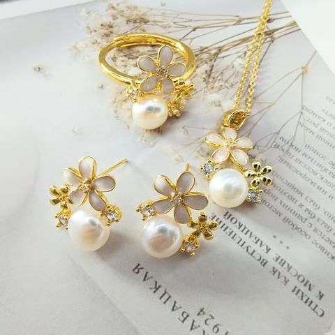 Bộ Trang Sức Ngọc Trai Phú Quốc Vườn Hoa Mai 5 Cánh – Dây Chuyền, Bông Tai, Nhẫn Ngọc Trai Thật Cao Cấp Giá Sỉ Tại Phú Quốc MADAME HIEN PEARLS Cho Nữ SPS127