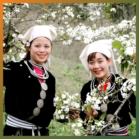 Bản Khâu Tràng - Núi Mù Là