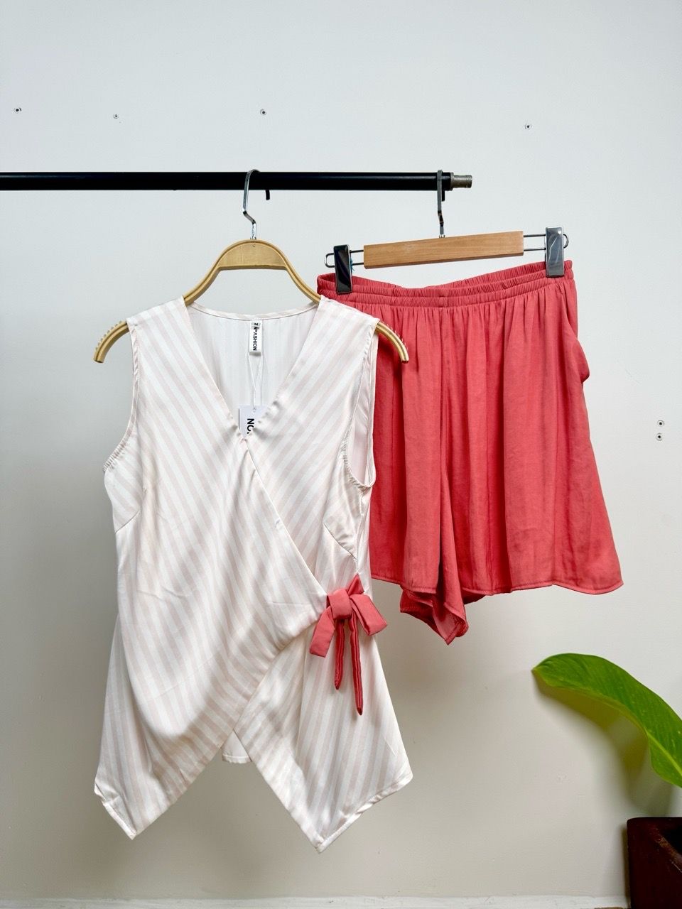  Áo lụa kiểu sọc nhấn nơ Infashion (Set áo hv) 