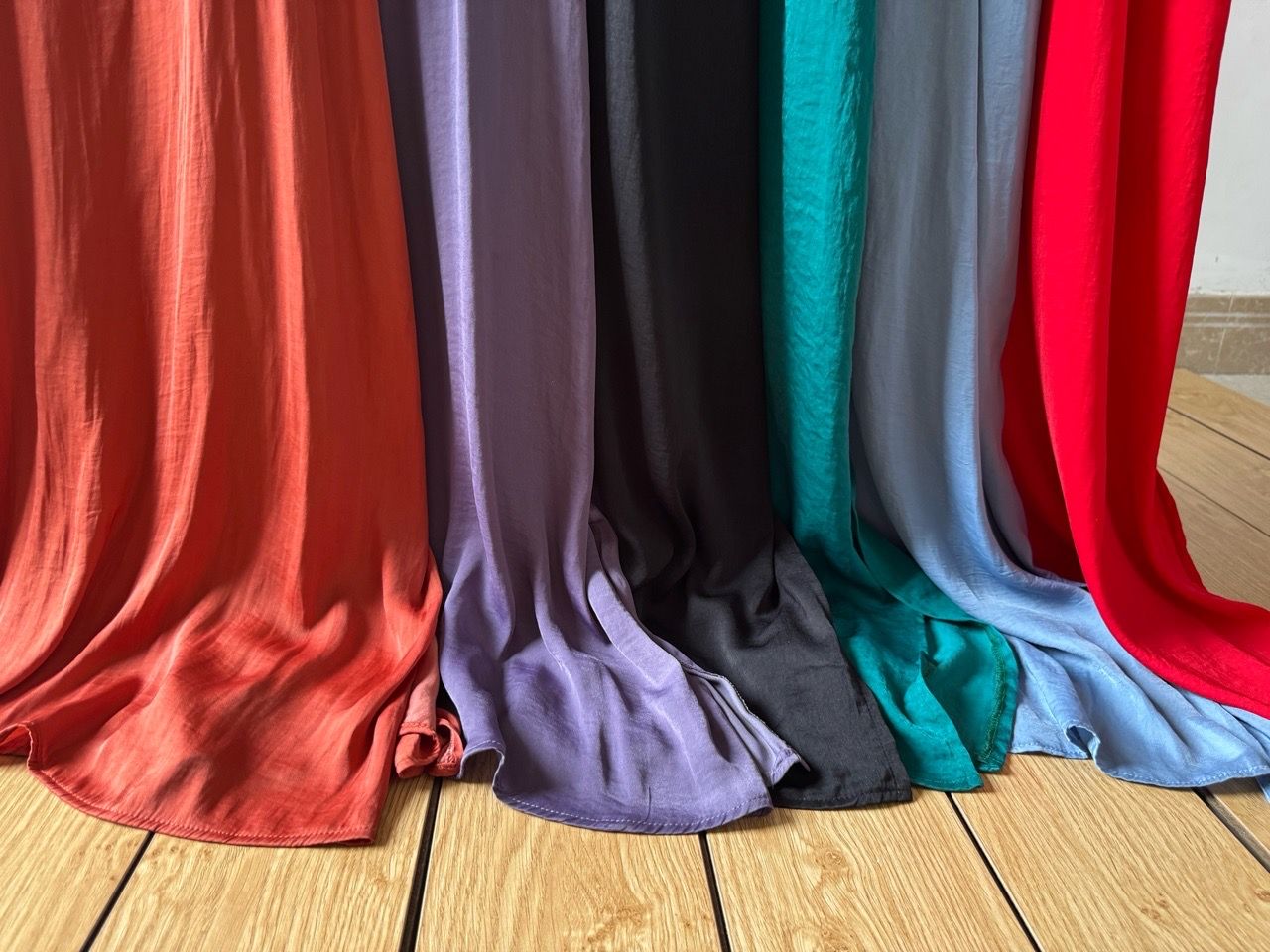  Đầm dây yếm xẻ 