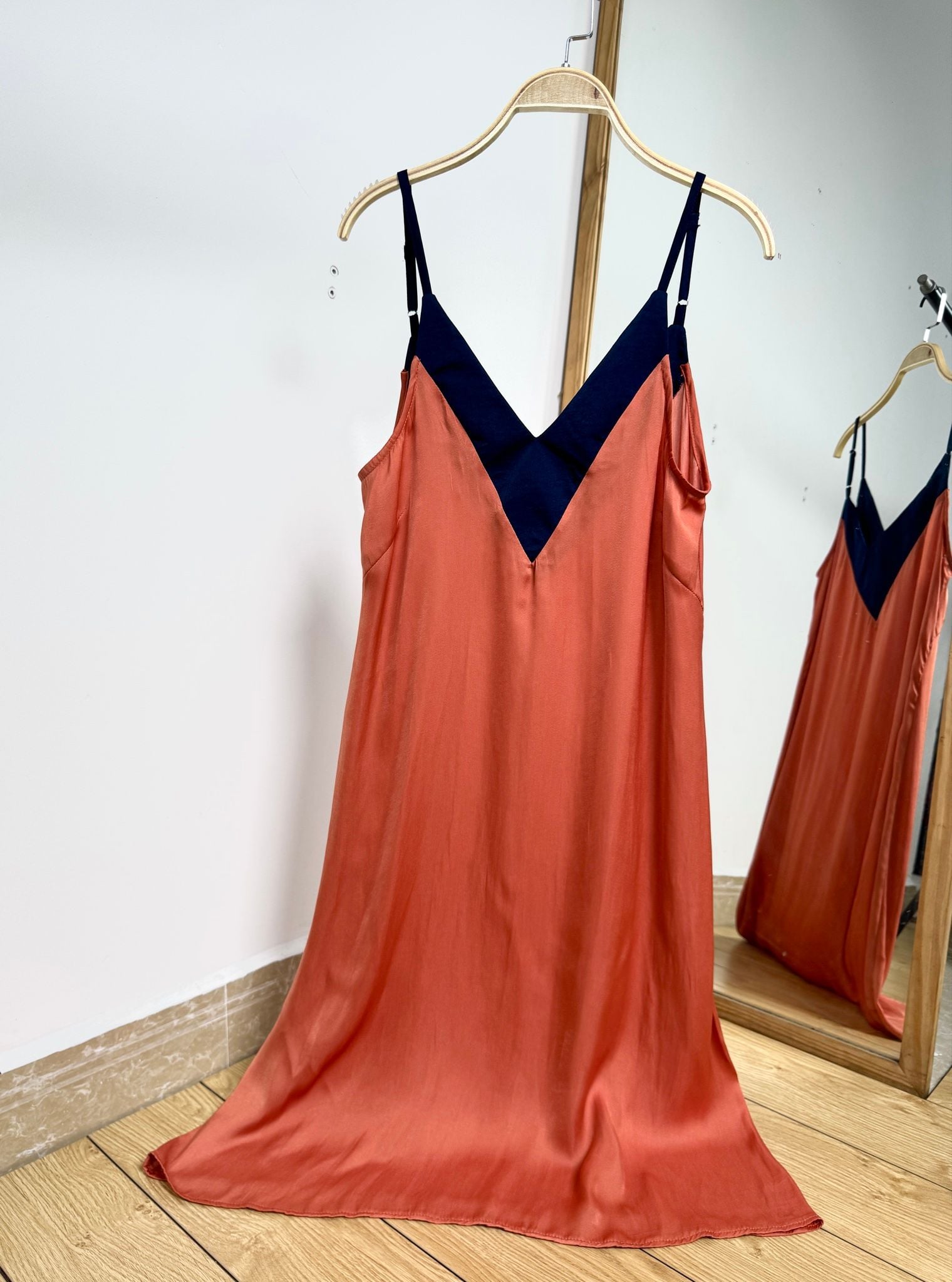  Đầm dây phối cổ V ngắn 