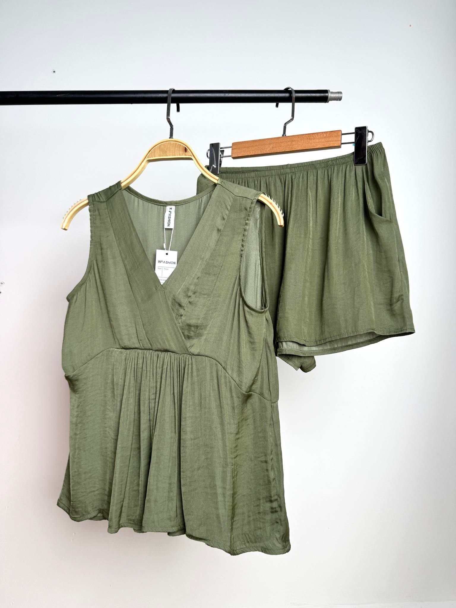  Đồ bộ đùi cổ V nhún 