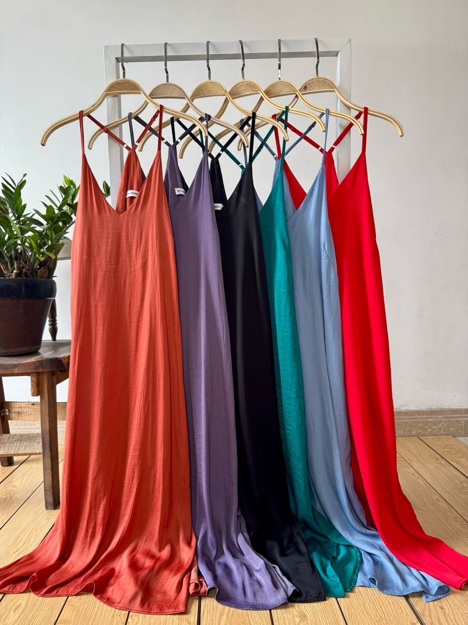  Đầm dây yếm xẻ 