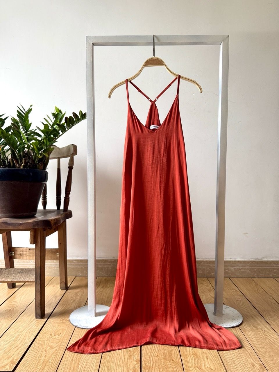  Đầm dây yếm xẻ 