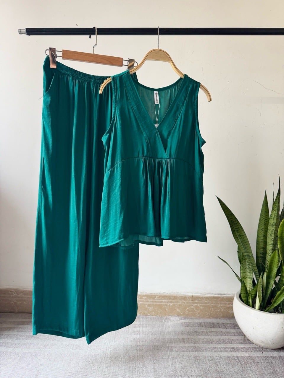  Đồ bộ dài cổ V nhún ống rộng 