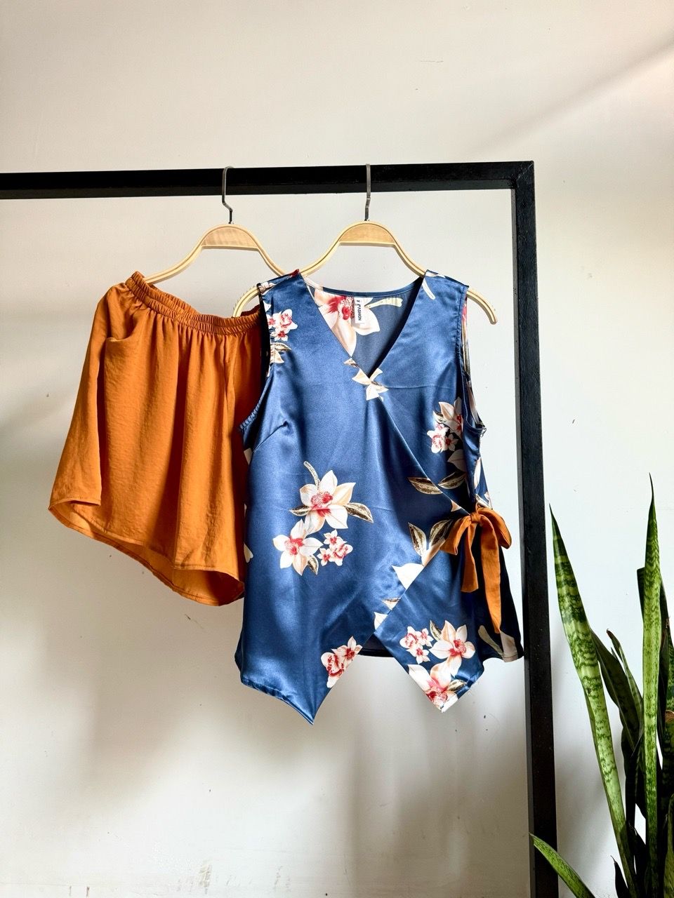  Áo lụa kiểu sọc nhấn nơ Infashion (Set áo hv) 