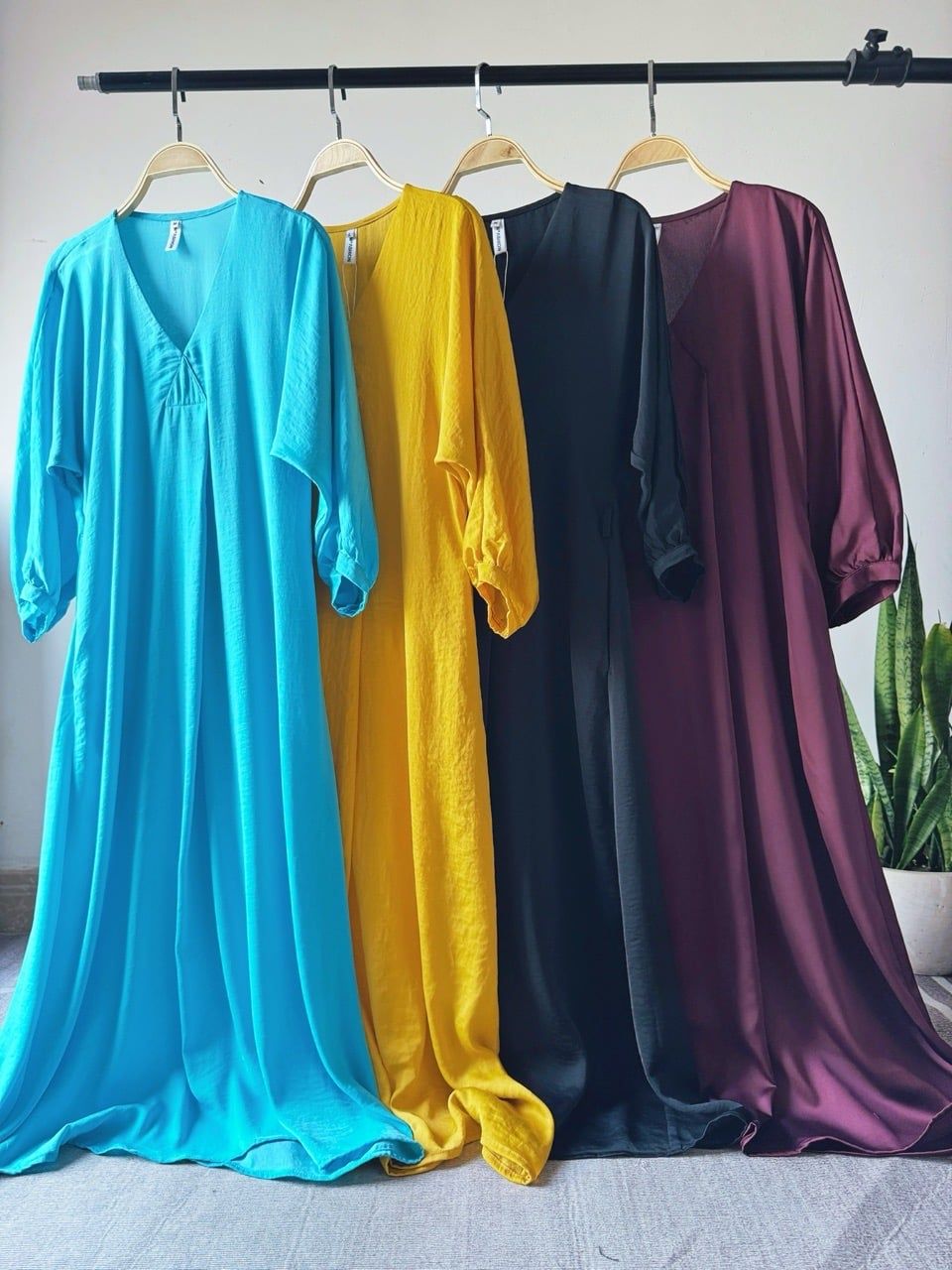  Đầm midi lụa tay liền dài cổ V Infashion 