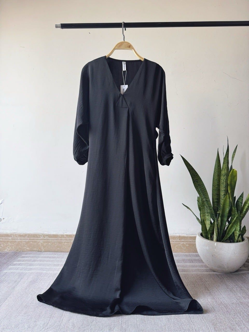  Đầm midi lụa tay liền dài cổ V Infashion 