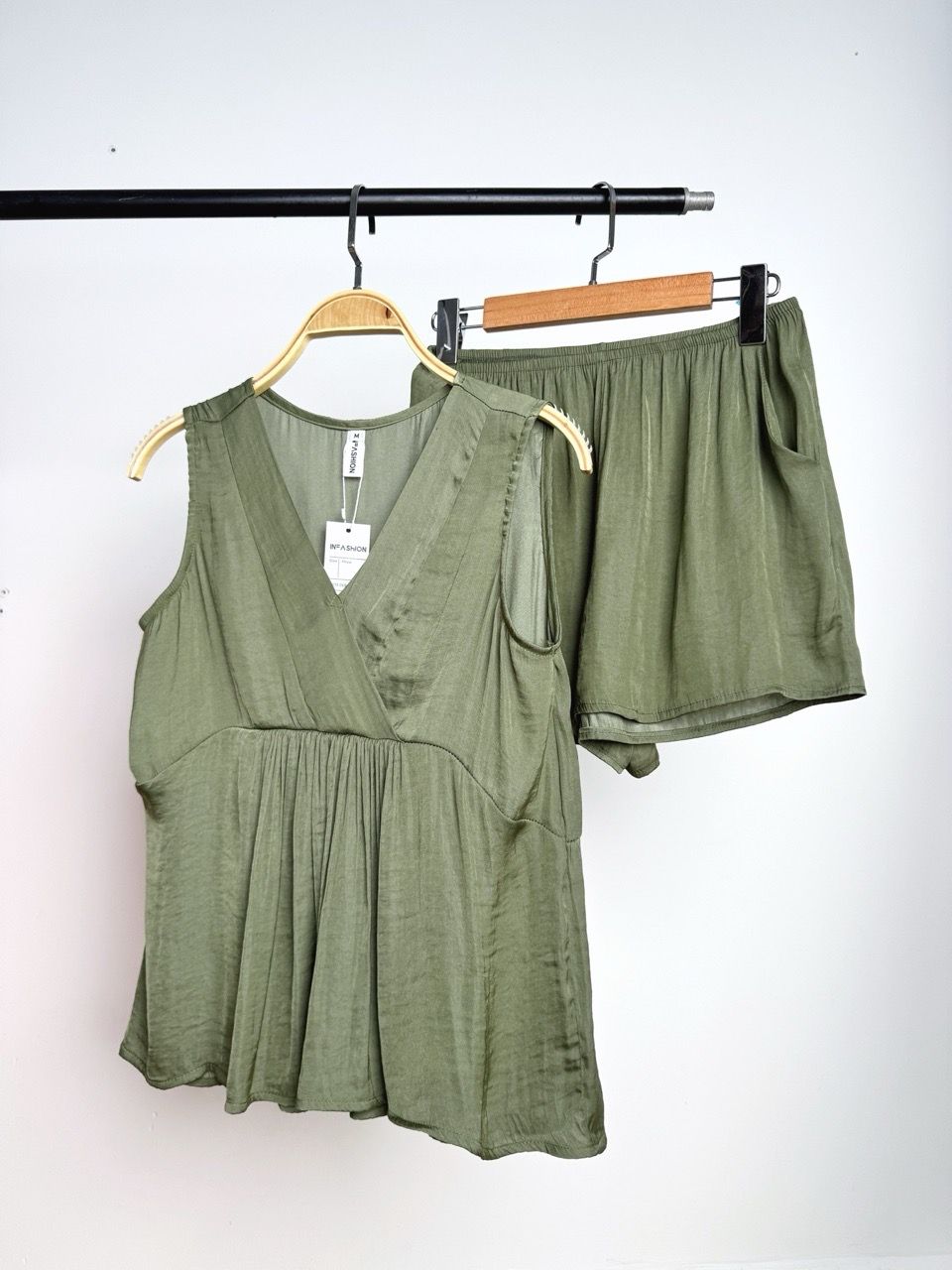  Đồ bộ đùi cổ V nhún 