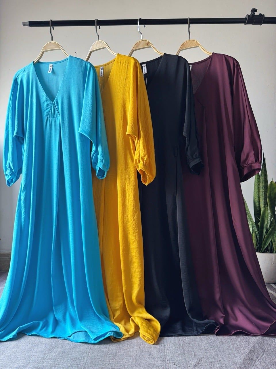  Đầm midi lụa tay liền dài cổ V Infashion 