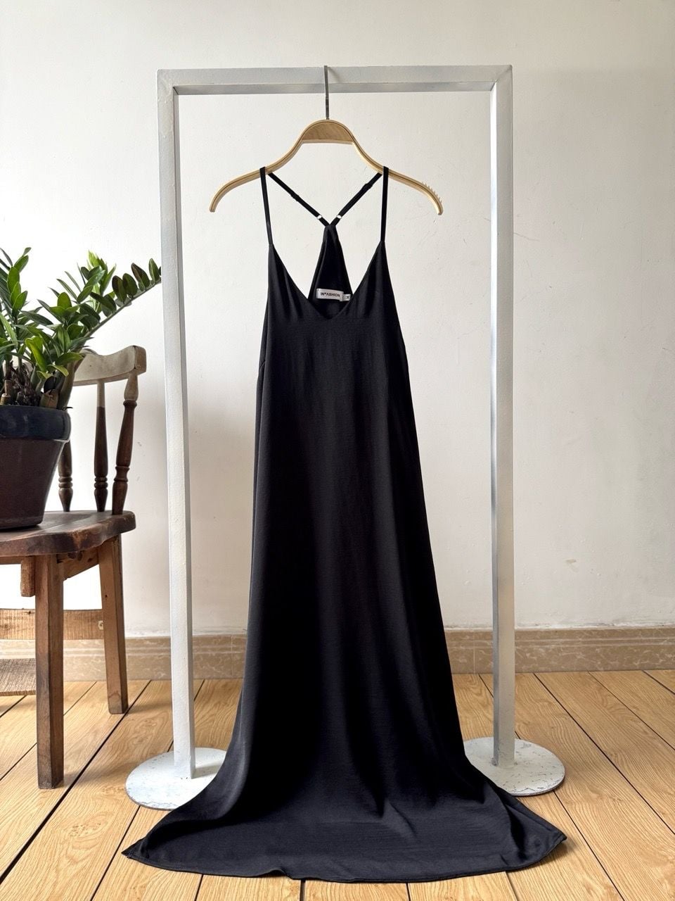  Đầm dây yếm xẻ 