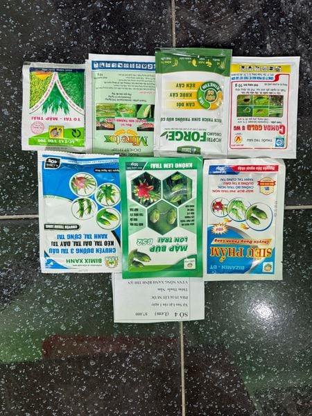  Chuyên dùng cho cho thanh long Bộ số 4 (lem) xịt sau lặt râu 1 ngày 