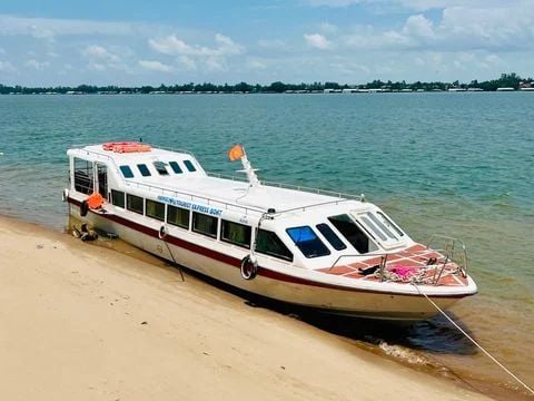 2027 Ticket for Express Boat from Chau Doc to Phnom Penh (Depart: 7:00, Arrive: 13:30)