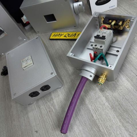  T15-03B​ Thi công hộp nguồn tổng cho dàn âm thanh (chi phí gia công theo yêu cầu) 
