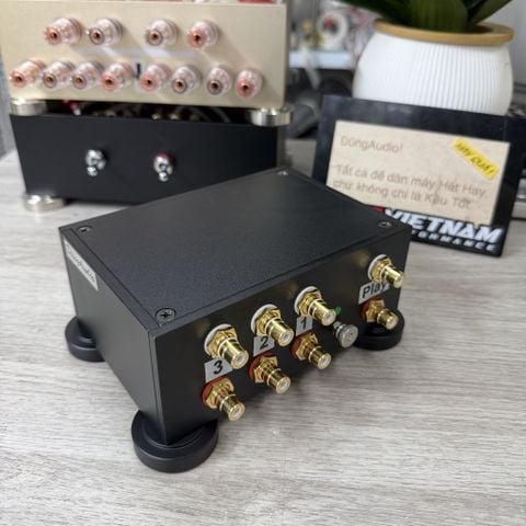  T8-02A Hộp selector line 3 : 1 chuyển đổi tín hiệu âm thanh ngõ RCA 