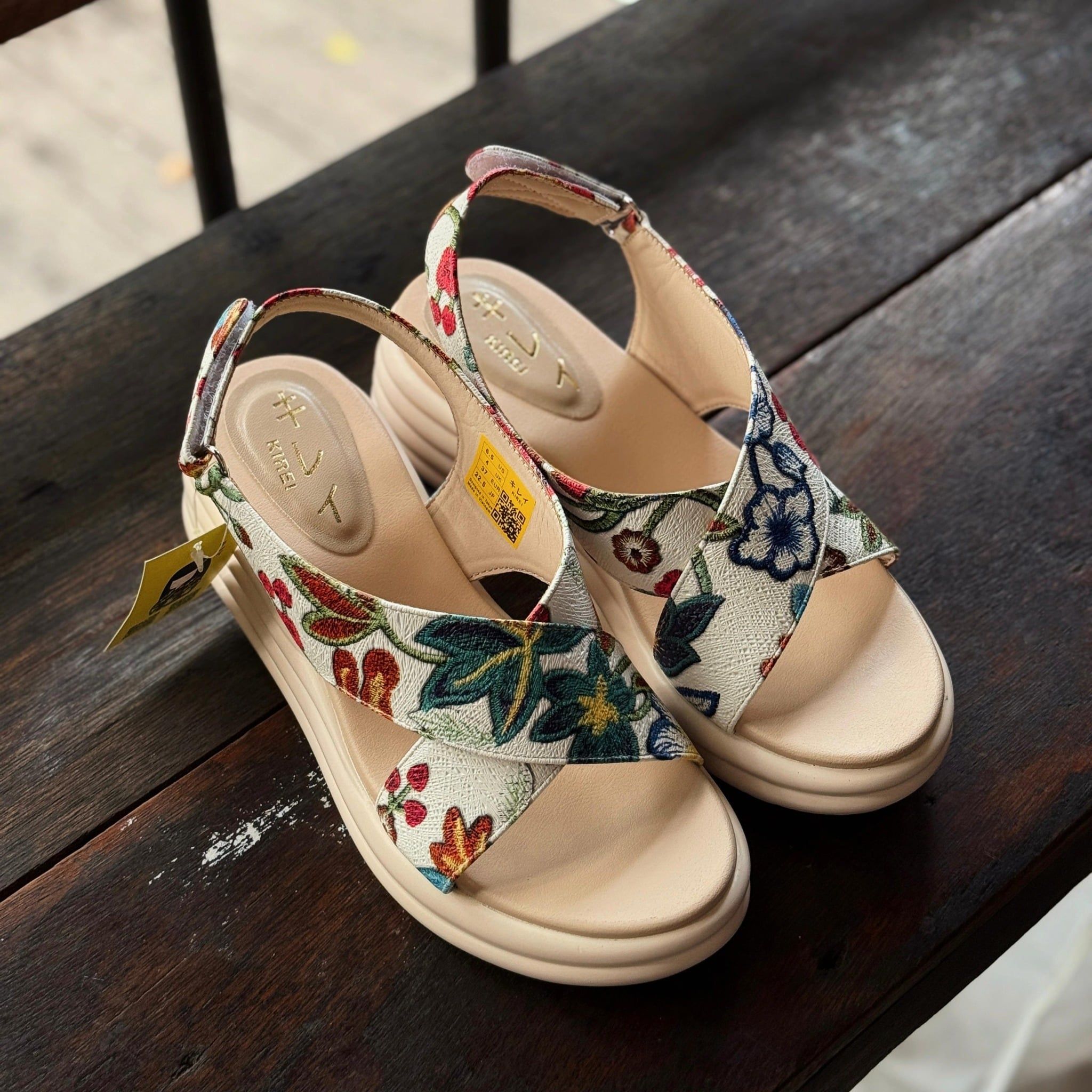 Sandal đế xuồng nữ Kirei Biteki CP09 màu Trắng - Công sở êm chân 
