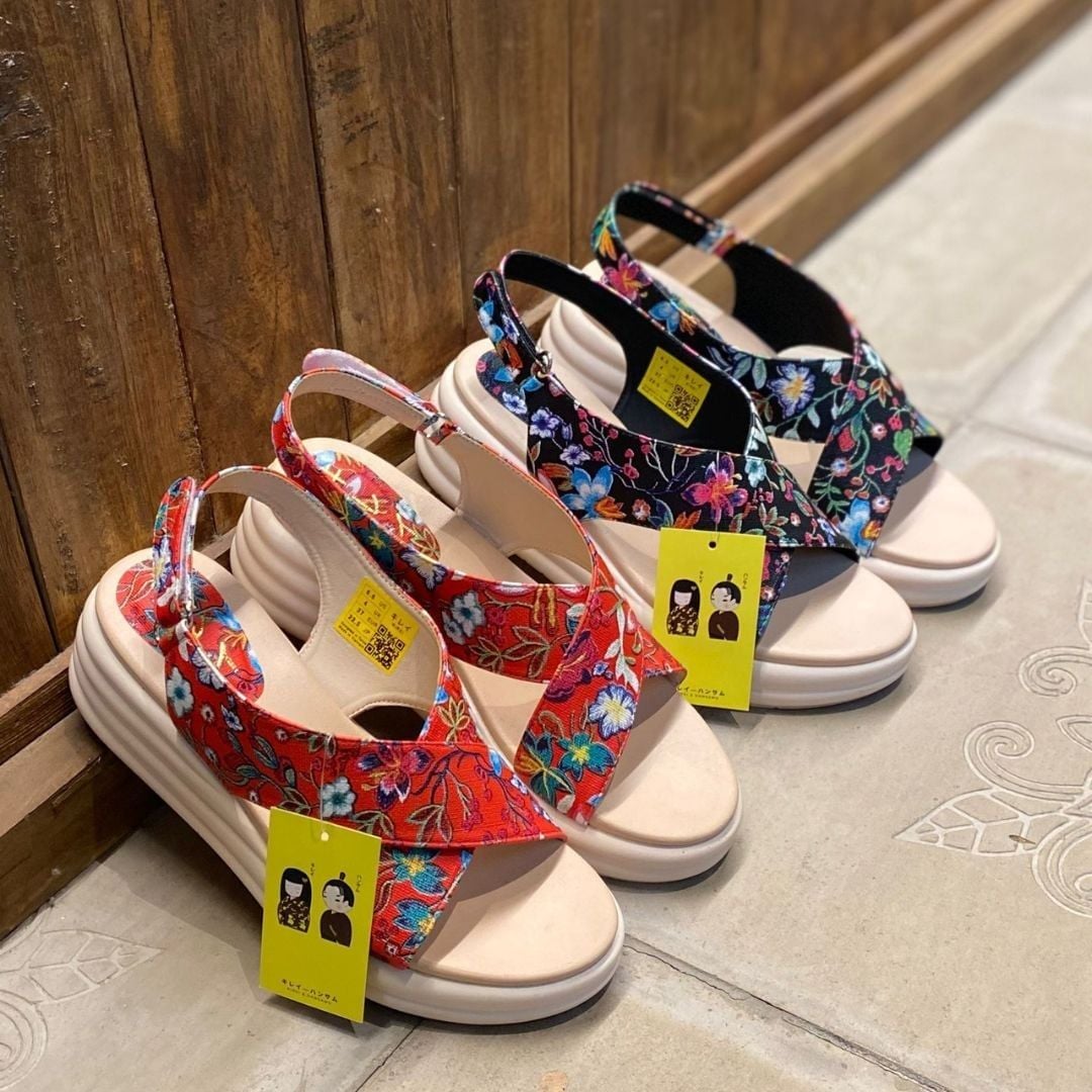  Sandal đế xuồng nữ Kirei Biteki CP09 màu Đỏ - Công sở êm chân 