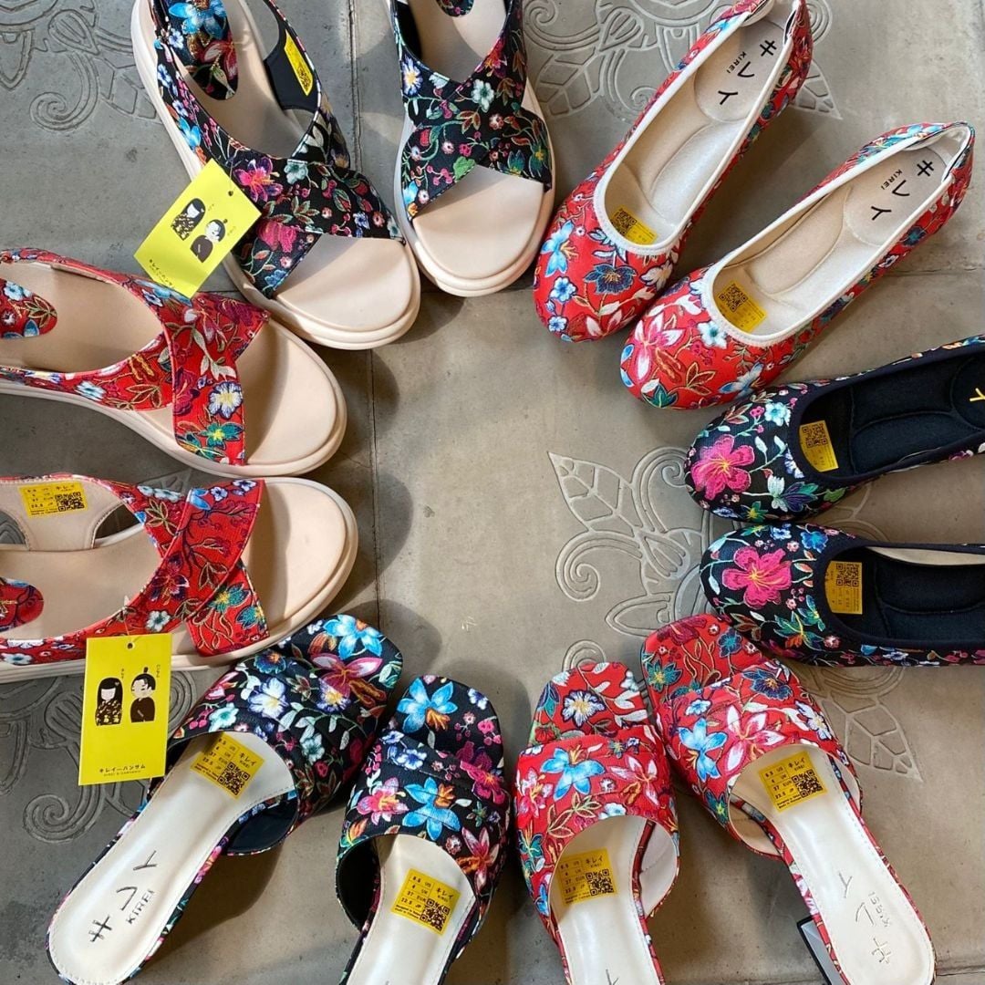  Sandal đế xuồng nữ Kirei Biteki CP09 màu Đỏ - Công sở êm chân 