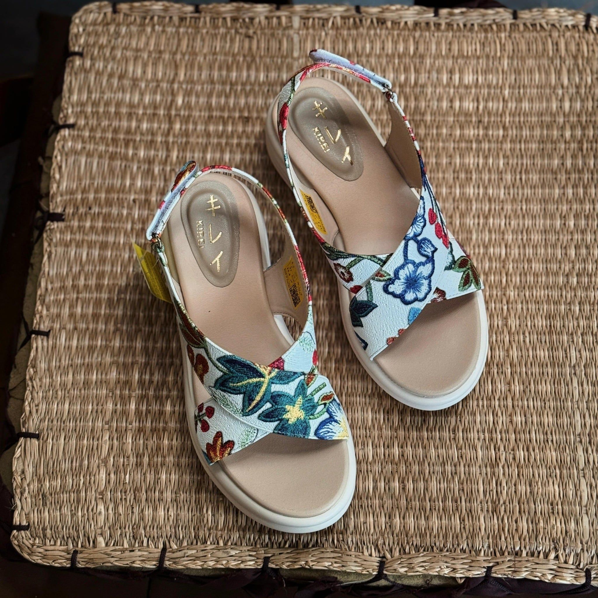  Sandal đế xuồng nữ Kirei Biteki CP09 màu Trắng - Công sở êm chân 