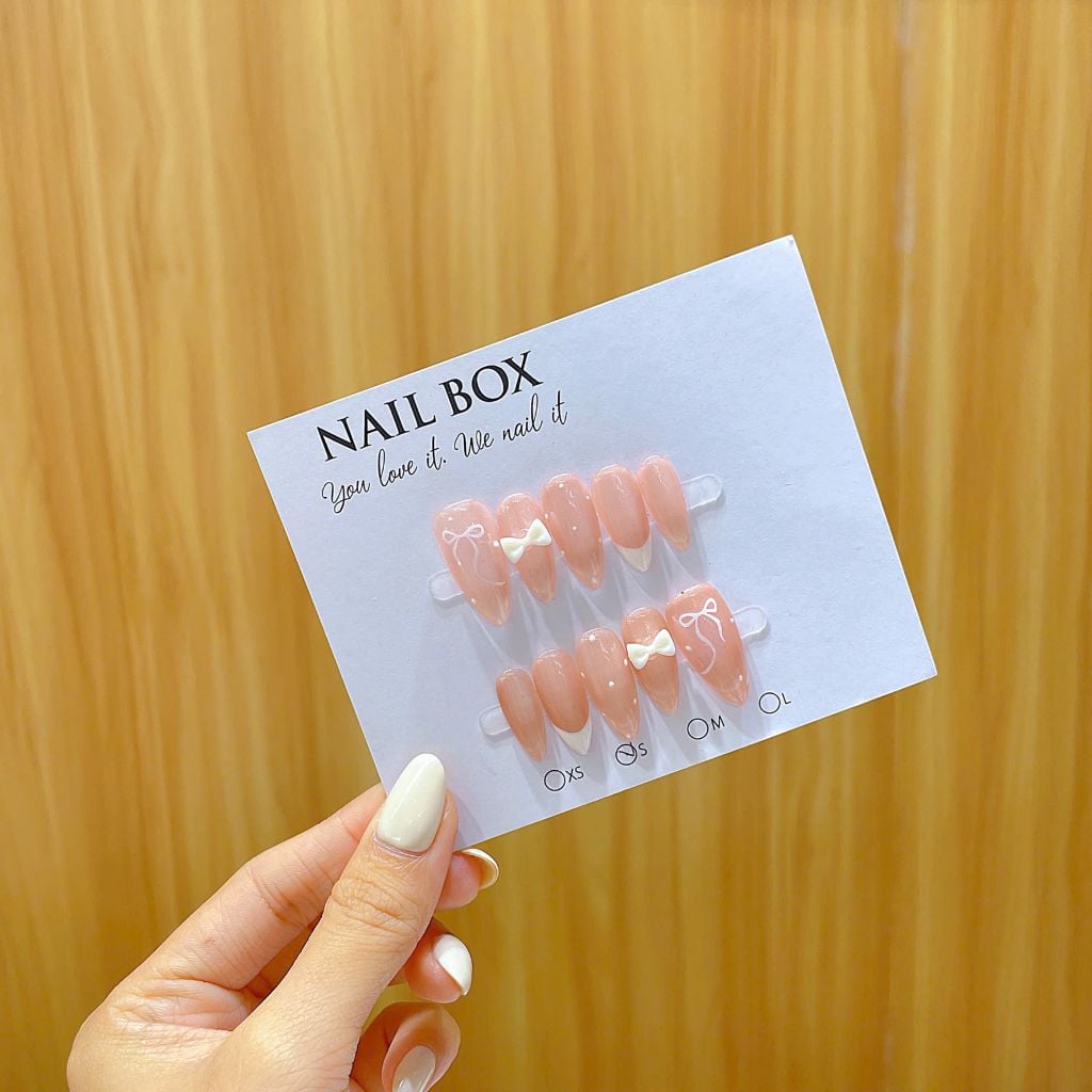 ** Nail box nhiều hình/mắt mèo kèm dũa + keo