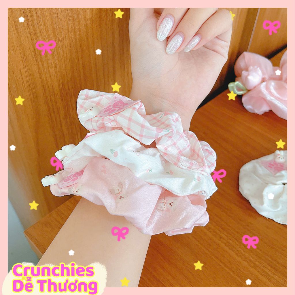 ** Scrunchies hoa/gấu/chấm bi/caro đính charm thỏ trắng