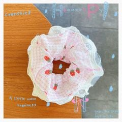 ** Scrunchies 4 lớp phối ren hình chấm bi dâu tây sọc hồng/xd