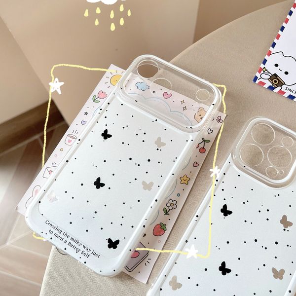 Ốp iPhone 17 Pro dẻo trắng nhiều bươm bướm nhí