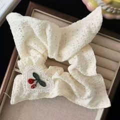 ** Scrunchies vuông trắng thêu cherry